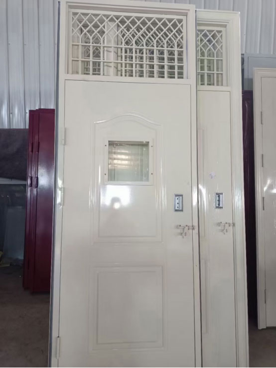 托克逊学校教室门 托克逊学校教室门