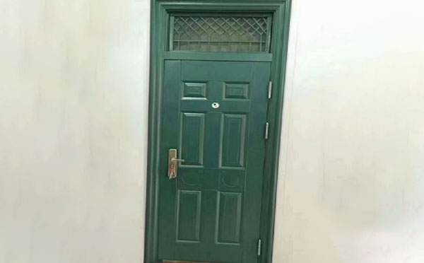 托克逊学校教室门