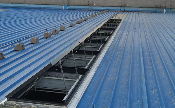 某城市大型商业综合体中庭托克逊排烟窗工程 某城市大型商业综合体中庭托克逊排烟窗工程